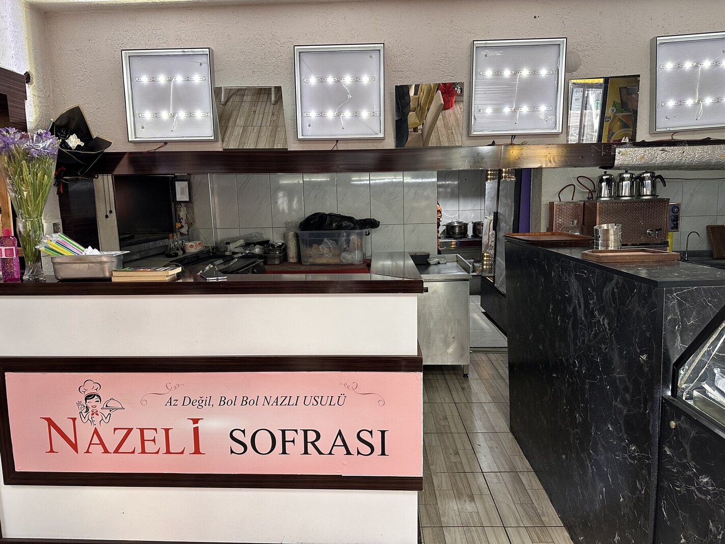 Nazeli Sofrası servis alanı